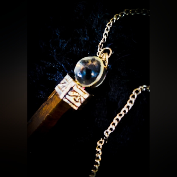 Clear Quartz Crystal Pendulum - Spiritual Pagan Wiccan Occult Tools - Picture 2 of 3